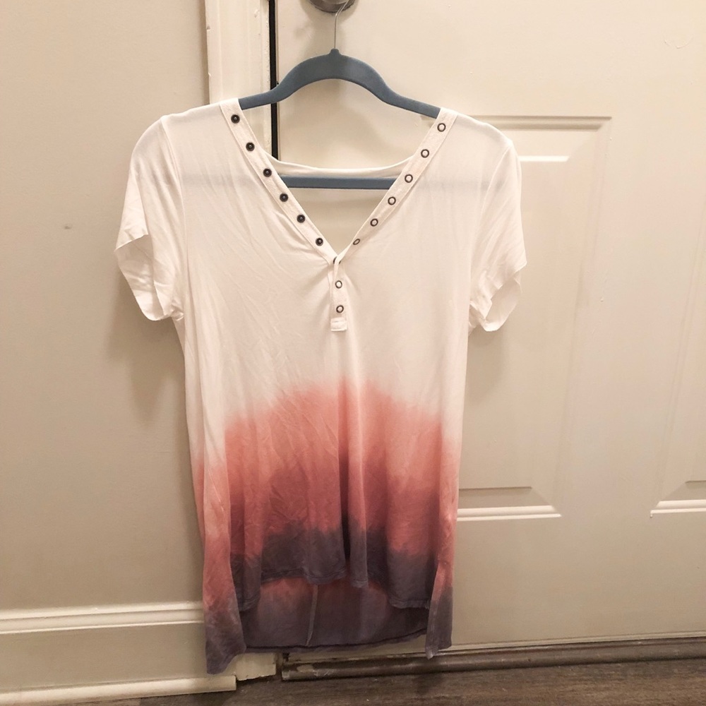 Small American Eagle Tee with back cut out.